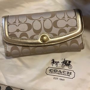 Brand new coach wallet!!!!